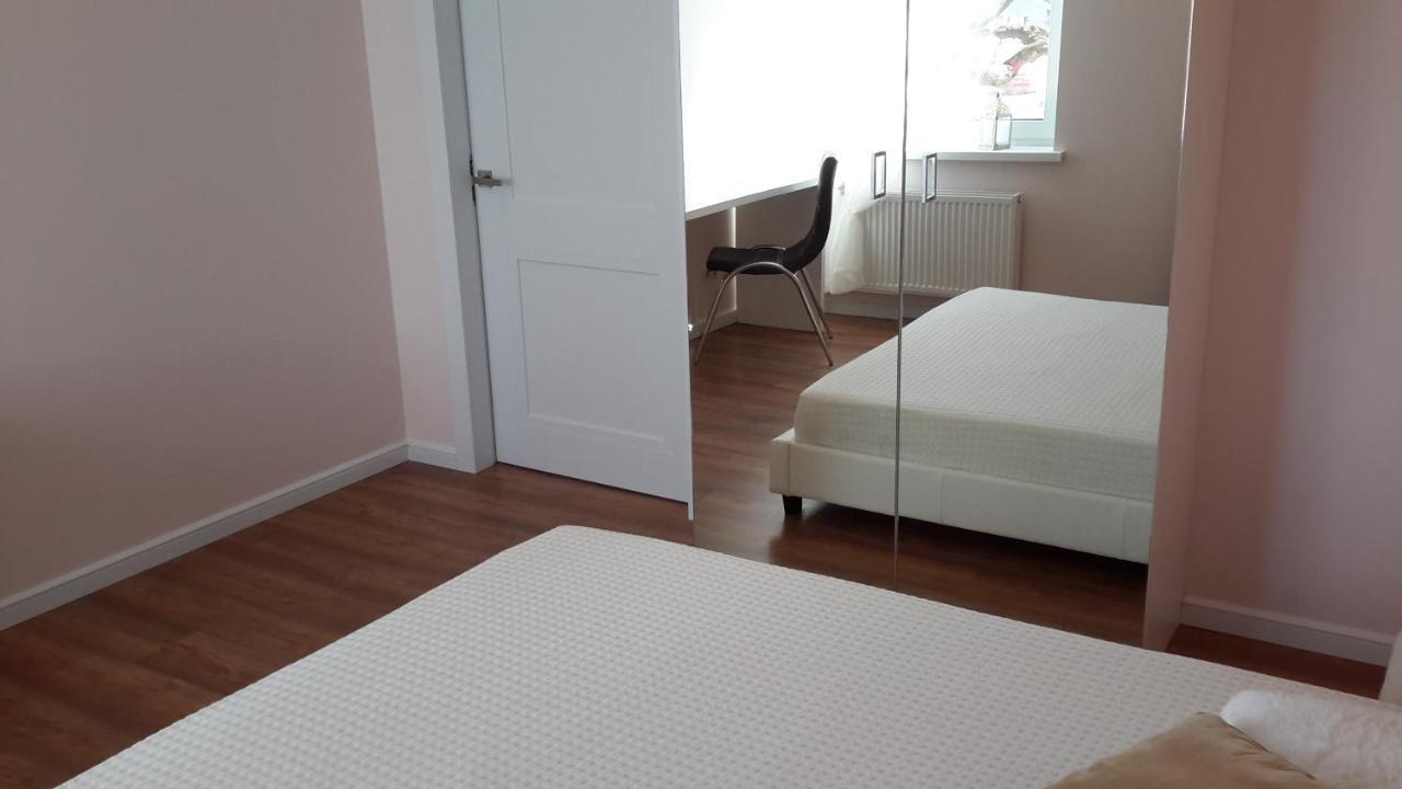 Villa Florance Apartments With Terraces & Parking 文茨皮尔斯 外观 照片